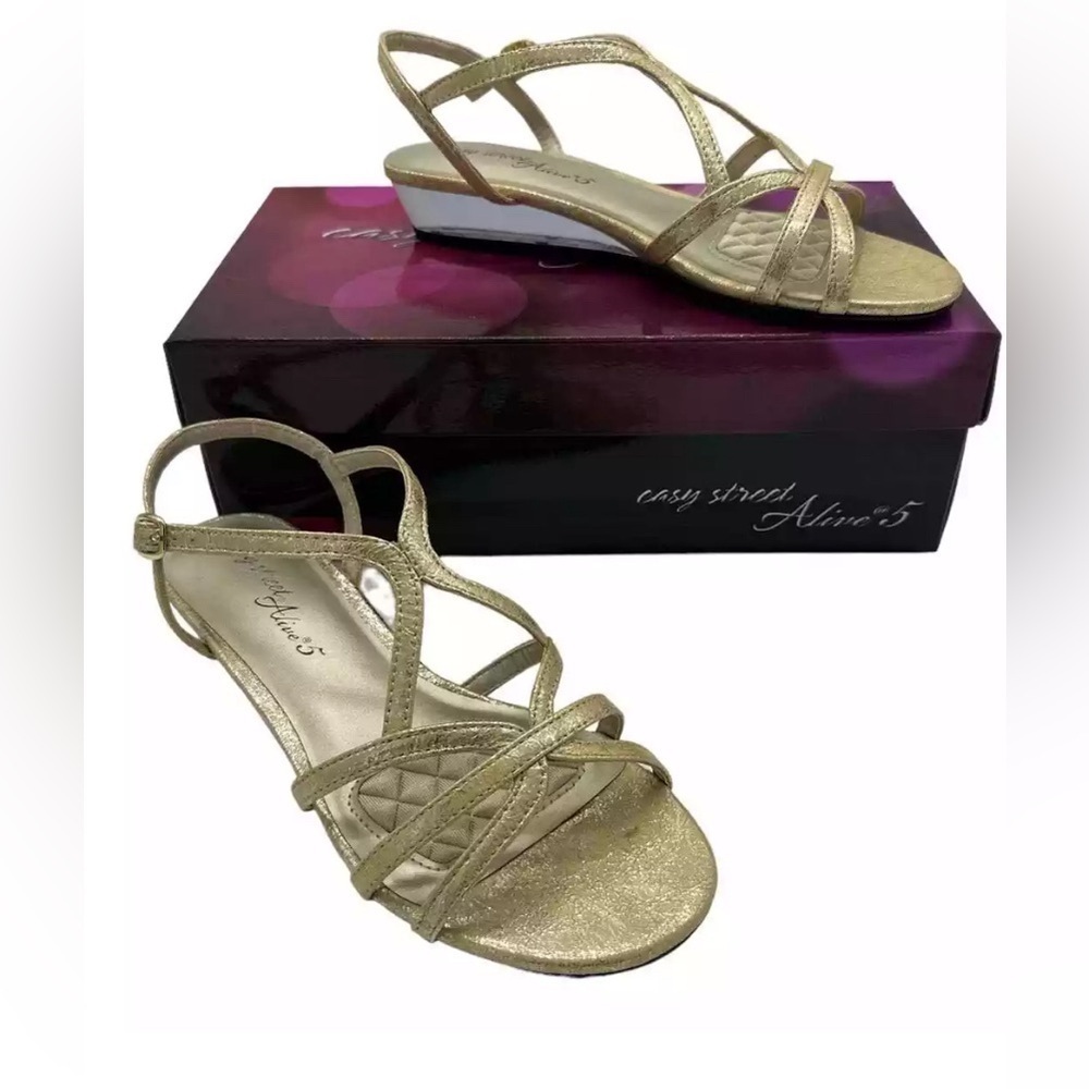 Easy Street Alive 5 Royalty Wedge Sandals 7.5M